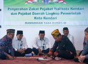 Salurkan Zakat Fitrah, Pj Wali Kota Kendari Ajak Umat Muslim Tunaikan Kewajiban