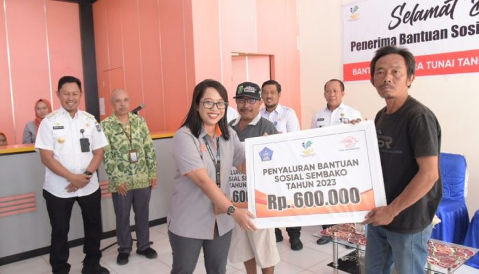 Pemkot Kendari Bersama PT Pos Indonesia Salurkan Dana Bantuan untuk 1.167 Keluarga