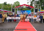 Gubernur Ali Mazi Serahkan Bantuan Logistik, Rumah Ibadah dan Kelompok Tani di Buton