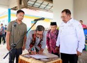 Pj Bupati Bombana Lantik Pengurus Karang Taruna Kecamatan Poleang Utara