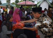 Safari Ramadhan di Polinggona, Pemkab Kolaka Serahkan sejumlah Bantuan kepada Masyarakat