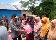 Peduli Sesama, Asmawa Tosepu Serahkan Bantuan kepada Korban Bencana Alam di Kecamatan Puuwatu
