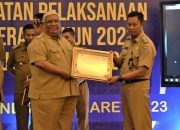 Pj Wali Kota Kendari Terima Piagam Penghargaan Atas Pengelolaan DAK Fisik Semester II Tahun 2022