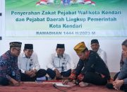 Asmawa Tosepu dan Pejabat Pemkot Kendari Salurkan Zakat Fitrah di Baznas