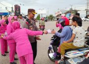 Polres Konawe Bagikan Nasi Kotak dan Takjil kepada Masyarakat