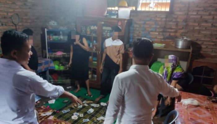 4 Emak-Emak di Konawe Tertangkap Basah Polisi saat Asik Main Judi Kartu