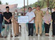 ANTAM UPBN Konawe Utara Serahkan Bantuan Tribun Desa Tapunggaeya dan Perluasan Masjid Desa Tapuemea