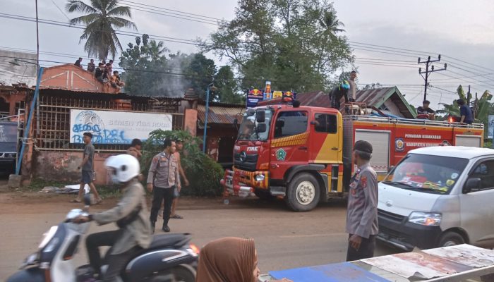 Pulang Dari Masjid, Warga di Pondidaha Konawe Dapati Rumahnya Terbakar