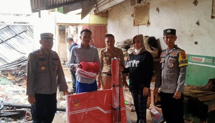 Pemda Konawe Melalui Dinsos, Berikan Bantuan kepada Warga Korban Puting Beliung dan Kebakaran