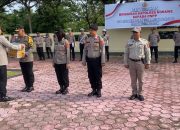 Wujud Kepedulian Terhadap Bawahan, Kapolres Serahkan Bingkisan kepada PNSP dilingkungan Polres Konawe