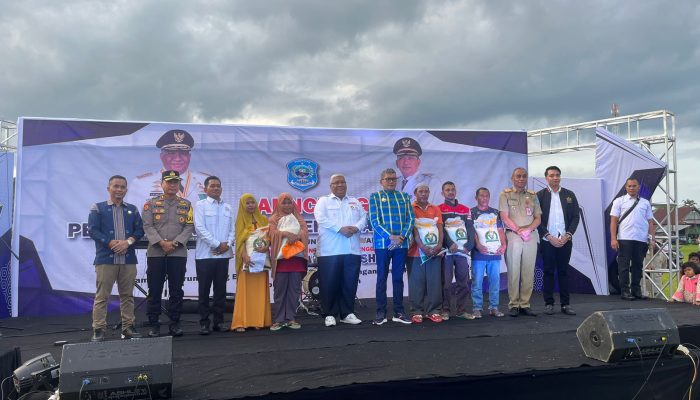 Jelang Idulfitri, Kadin Sultra bersama Pemda Buteng Launching Penyaluran Beras dan Pasar Murah