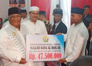 Gubernur Ali Mazi Bersama Plt Bupati Koltim Salurkan Ribuan Bansos dan Rumah Ibadah