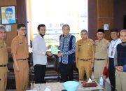 Bupati Kolaka dan ASN Lingkup Pemkab Kolaka Salurkan Zakatnya ke Baznas