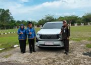 Pemkab Konsel Serahkan 11 Mobil Operasional untuk Camat dan Forkopimda