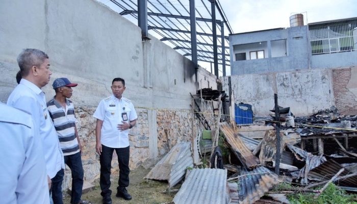 Pemkot Kendari Bantu Korban Kebakaran di Kecamatan Poasia