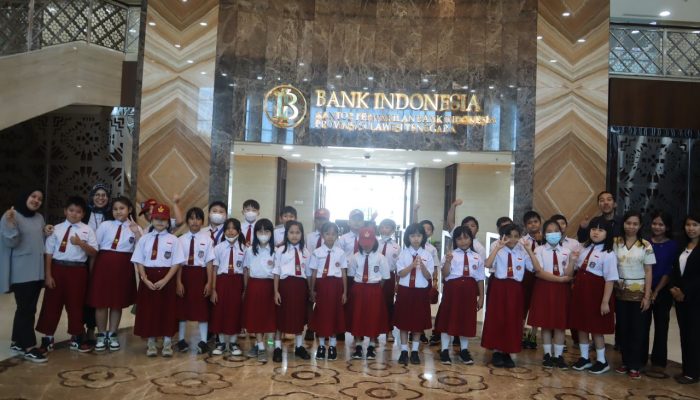 Tumbuhkan Cinta Bangga Paham Rupiah, Puluhan Murid SDS Kingdom Academy Study Tour di BI Sultra