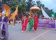 Tradisi “Tina Niwawa” Rukun Keluarga Moronene Meriahkan Pawai HUT Ke-59 Sultra