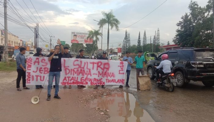 Unjuk Rasa Garda Halu Oleo, Tuntut Perbaikan Jalan di Anduonohu