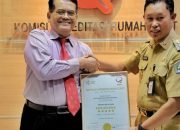 Asmawa Tosepu Terima Sertifikat Paripurna Bintang 5 KARS RSUD Kota Kendari