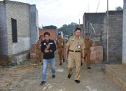 Pj Wali Kota Kendari Tinjau Pembangunan Rumah Layak Huni di TPA Puuwatu