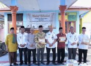 Pj Wali Kota Kendari Serahkan Bantuan Pembangunan Masjid di Kelurahan Mokoau