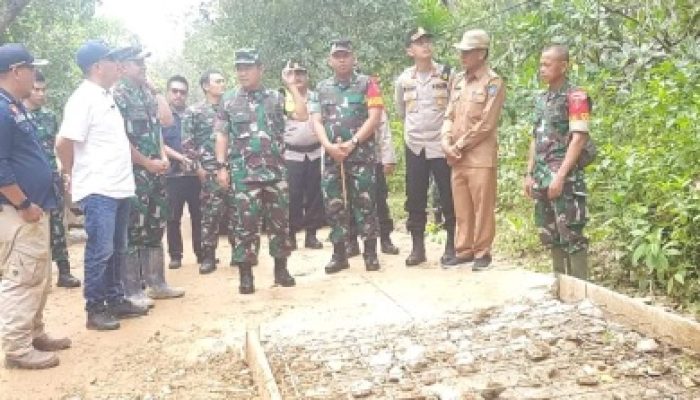 Didampingi Wakil Bupati Konsel, Tim Wasev Mabes TNI AD Tinjau Lokasi TMMD di Laonti