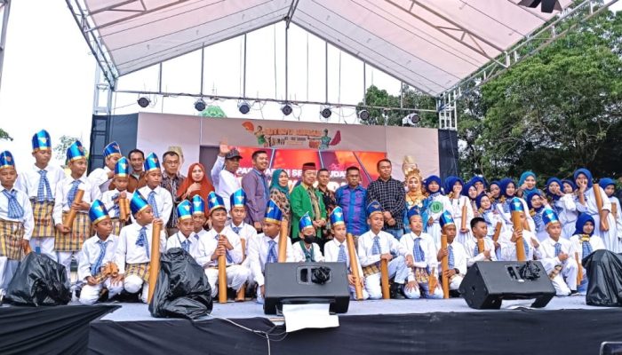 HUT Kota Kendari ke-192, SMPN 15 Kendari Raih Juara 1 Lomba Musik Bambu