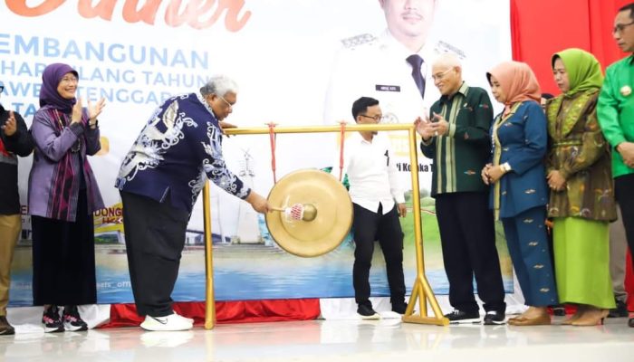 Ali Mazi Buka Pameran Pembangunan HUT Sultra ke-59 di Koltim