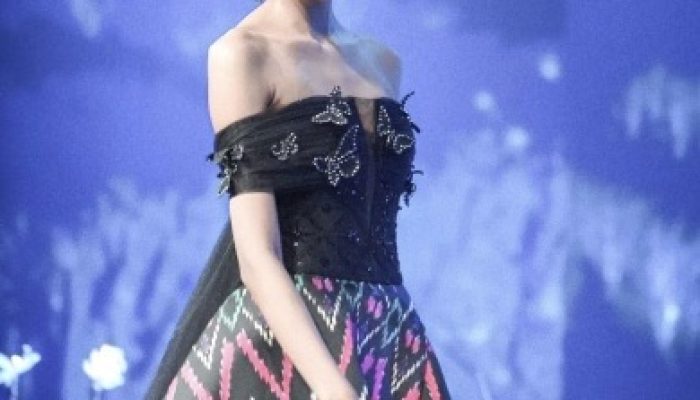 Gaun Motif Sorume Khas Koltim Dikenakan pada Gelaran Miss Mega Bintang Indonesia 2023