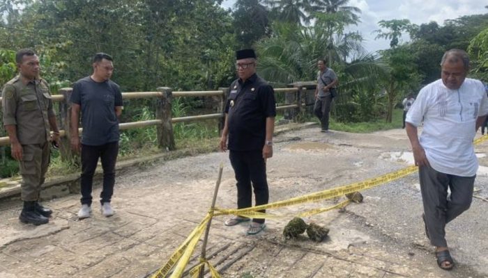 Tinjau Jembatan Rusak di Katangana, Pj Bupati Mubar: Perbaikan Gunakan Dana BTT