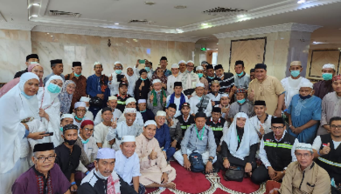 Ibadah ke Tanah Suci, Pj Wali Kota Asmawa Tosepu Kunjungi Jemaah Haji Asal Kendari