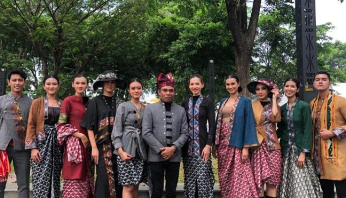Tenunan Lokal Kota Kendari Dipamerkan di Fashion Culture Swarna Gemilang Jakarta