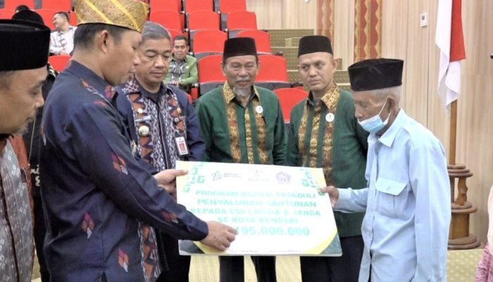 Baznas Salurkan Zakat ASN Pemkot Kendari ke 650 Janda dan Lansia