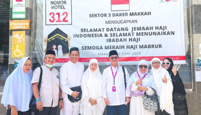 Surunuddin Kunjungi Jamaah Haji asal Konsel di Tanah Suci Makkah