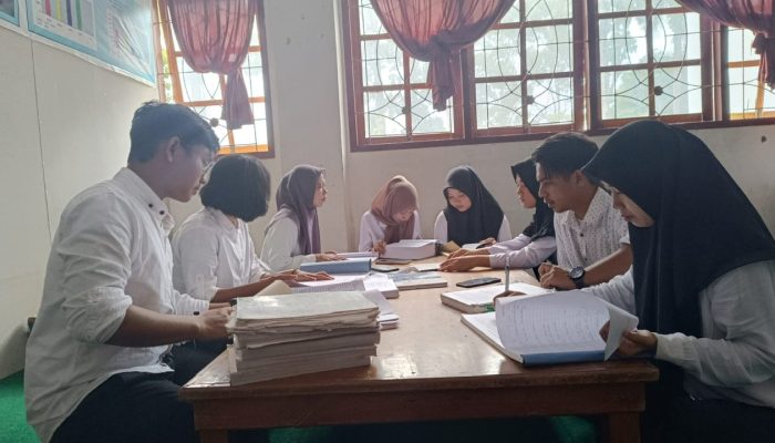 Studi PKP di Dinas Perpustakaan Konawe, 25 Mahasiswa UT Kendari Dibekali Teknik Mengolah Buku