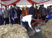 Gubernur Sultra Lakukan Peletakan Batu Pertama Pembangunan Gerbang Batas Kota Kendari dengan Konsel
