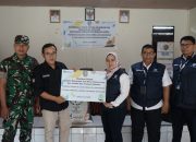 Jasa Raharja Sultra Serahkan Pupuk Kepada Kelompok Tani di Desa Cialam Jaya