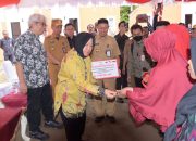 Menteri Sosial RI Serahkan Bantuan Rumah bagi Korban Kebakaran di TPA Puuwatu