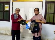BKKBN Sultra Serahkan Paket Perlengkapan KKN Tematik Mahasiswa ke UHO