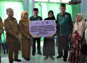 Pemkot Kendari Bersama Baznas Serahkan Bantuan Program Ekonomi Produktif ke 18 Pelaku Usaha
