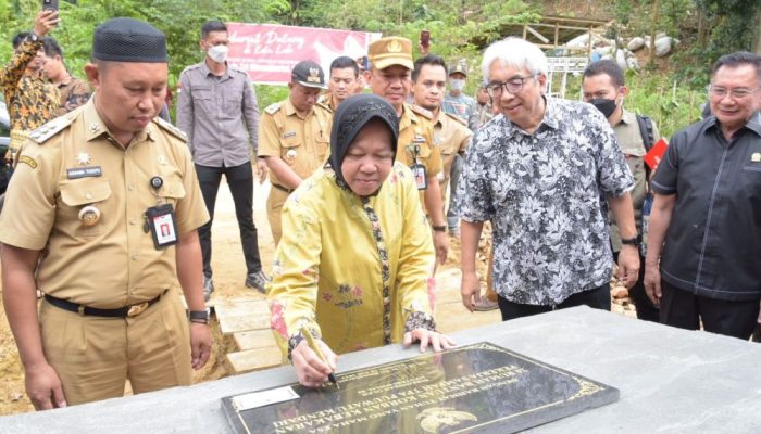 Menteri Sosial RI Bangun 26 Rumah Tahan Gempa Untuk Korban Kebakaran di TPA Puuwatu