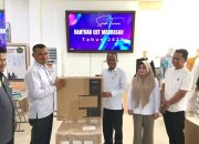 Dorong Transformasi Digital di Madrasah, Kakanwil Kemenag Sultra Serahkan Bantuan CBT kepada 5 Madrasah Swasta di Sultra