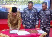 Wakili Gubernur, Sekda Sultra Teken NPHD dan BAST Bersama TNI AL