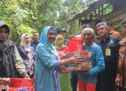 Pemkot Kendari Serahkan Bantuan pada Warga Labibia yang Hidup Sebatang Kara 