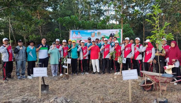 Peringati Hari Konservasi Alam Nasional 2023, Bupati Konsel Lakukan Penanaman Pohon di Hutan Kota Andoolo