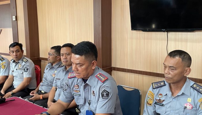 Lakukan Sidak di Kamar Warga Binaan, Lapas Kendari Masih Temukan Sajam dan Handphone