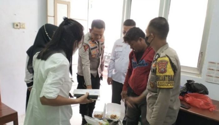 Puluhan Siswa SD di Kolaka Keracunan Usai Makan Ayam Geprek Berulat