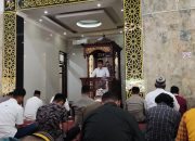 Presma UHO Kendari Bawakan Kutbah Jumat di Masjid Al-Amin Polda Sultra