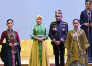 Dekranasda Kota Kendari Tampilkan Tenun “Pinetobo”di Pameran Kriyanusa Jakarta