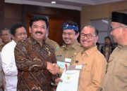 Menteri ATR/BPN Serahkan Sertifikat Tanah Aset Pemkab Konsel